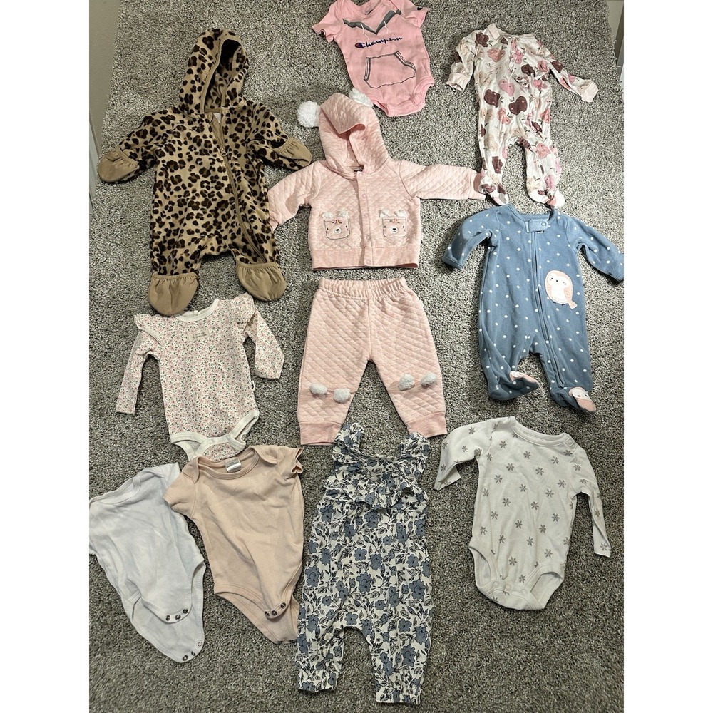 Large‎ Lot Of Newborn Size Baby Girls Clothing Lot  0-3 Months. EUC!